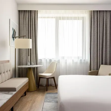 Sheraton 니스