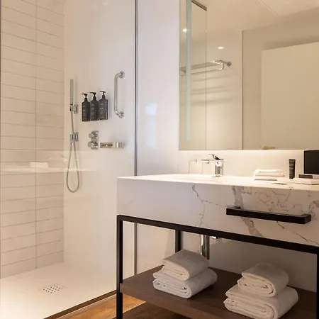 Otel Sheraton Airport 4*